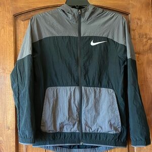 Nike boys wind breaker jacket.
